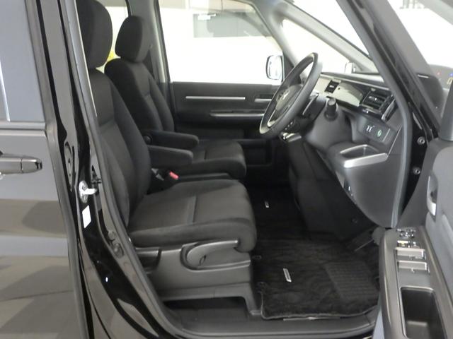 ステップワゴンスパーダ スパーダホンダセンシング　禁煙車　リア席モニター　大型１０インチナビ　ＡｐｐｌｅＣａｒＰｌａｙ　前後ドラレコ　両電動スライドドア　パドルシフト　ラゲッジオーガナイザーＢＯＸ　ドアバイザー　リア席サンシェード　ＥＴＣ２．０（12枚目）