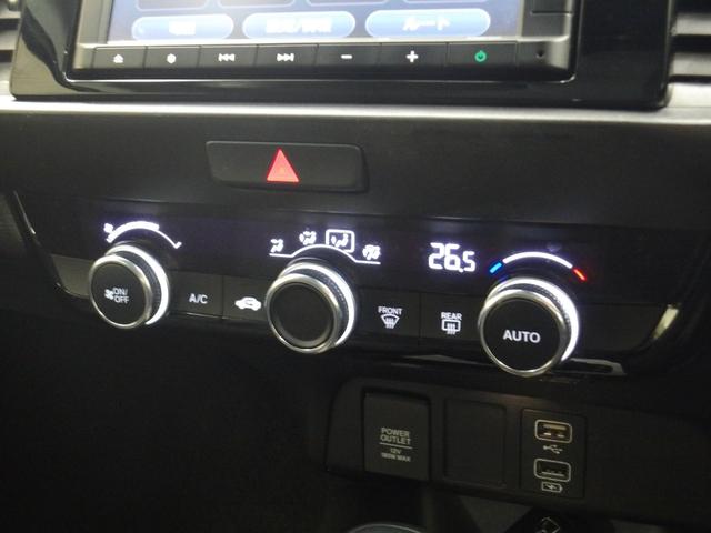 フィット ｅ：ＨＥＶホーム　そのまんま車　禁煙１オーナー　ホンダセンシング　純正インターナビ　Ｒカメラ　パーキングセンサー　コンビシート　ドラレコ　アームレストコンソール　ＵＳＢチャージャー　サイドエアバッグ　Ｂｌｕｅｔｏｏｔｈ（22枚目）