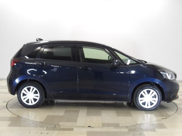 フィット ｅ：ＨＥＶホーム　そのまんま車　禁煙１オーナー　ホンダセンシング　純正インターナビ　Ｒカメラ　パーキングセンサー　コンビシート　ドラレコ　アームレストコンソール　ＵＳＢチャージャー　サイドエアバッグ　Ｂｌｕｅｔｏｏｔｈ（28枚目）