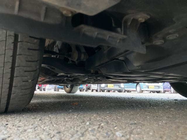 プリウス Ｓ　踏み間違い加速抑制装置　７インチＳＤナビ　フルセグＴＶ　ブルートゥース　ＳＤ　ＨＤＭＩ接続　ＥＴＣ　ＨＩＤ　コンライト　電動格納式ドアミラー　パワーウィンドウ　スペアタイヤ　スマートキー　点検記録簿（35枚目）