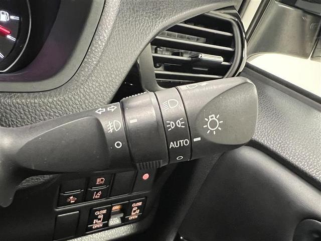 ノア Si ダブルバイビーII ローダウン車 トヨタセーフティセンス アルパイン製11インチナビ バックモニター 後席モニター ETC アイドリングストップ機能 両側パワースライドドア 16インチAW スマートキー 点検記録簿(13枚目)