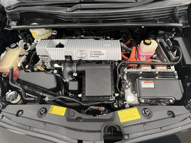 プリウス S 踏み間違い加速抑制システム HIDライト コンライト 7インチSDナビ ブルートゥース CD・DVD再生 バックモニター ETC オートエアコン スペアタイヤ トノカバー付 スマートキー 点検記録簿(7枚目)