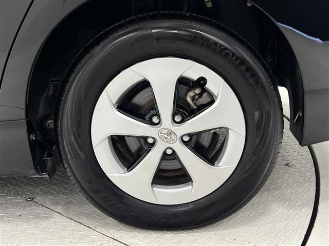 プリウス S 踏み間違い加速抑制システム HIDライト コンライト 7インチSDナビ ブルートゥース CD・DVD再生 バックモニター ETC オートエアコン スペアタイヤ トノカバー付 スマートキー 点検記録簿(8枚目)