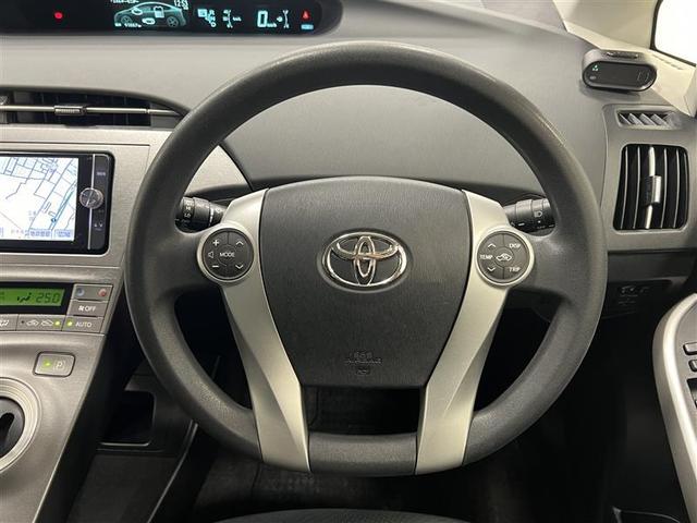 プリウス S 踏み間違い加速抑制システム HIDライト コンライト 7インチSDナビ ブルートゥース CD・DVD再生 バックモニター ETC オートエアコン スペアタイヤ トノカバー付 スマートキー 点検記録簿(11枚目)