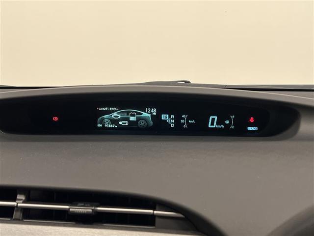 プリウス S 踏み間違い加速抑制システム HIDライト コンライト 7インチSDナビ ブルートゥース CD・DVD再生 バックモニター ETC オートエアコン スペアタイヤ トノカバー付 スマートキー 点検記録簿(15枚目)