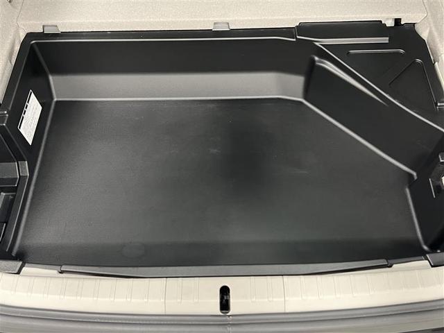 プリウス S 踏み間違い加速抑制システム HIDライト コンライト 7インチSDナビ ブルートゥース CD・DVD再生 バックモニター ETC オートエアコン スペアタイヤ トノカバー付 スマートキー 点検記録簿(23枚目)