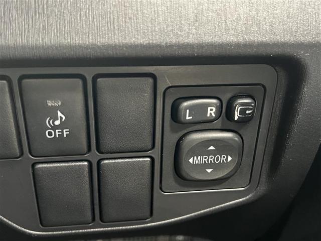 プリウス S 踏み間違い加速抑制システム HIDライト コンライト 7インチSDナビ ブルートゥース CD・DVD再生 バックモニター ETC オートエアコン スペアタイヤ トノカバー付 スマートキー 点検記録簿(27枚目)