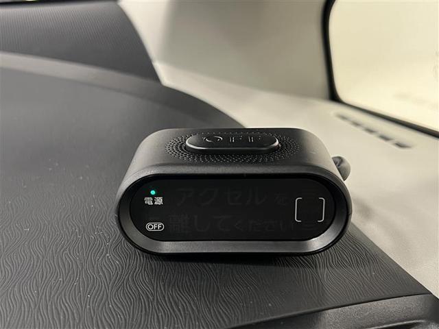 プリウス S 踏み間違い加速抑制システム HIDライト コンライト 7インチSDナビ ブルートゥース CD・DVD再生 バックモニター ETC オートエアコン スペアタイヤ トノカバー付 スマートキー 点検記録簿(30枚目)