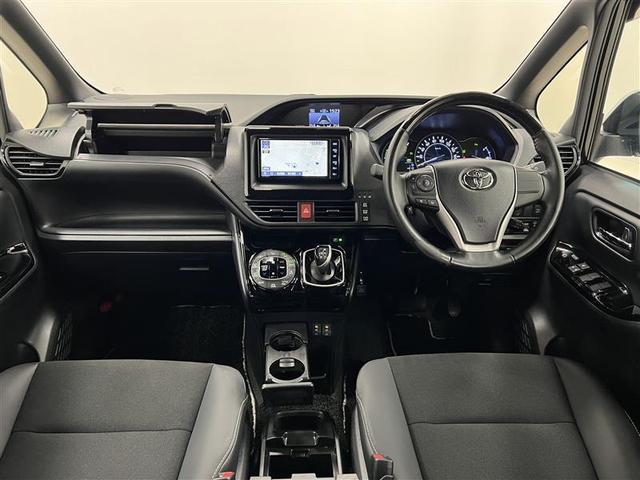 ノア ハイブリッドＳｉ　ダブルバイビーＩＩＩ　地デジ　バックモニター　両側ＰＳＤ　ＬＥＤ　ナビ＆ＴＶ　ＤＶＤ　横滑り防止装置　アルミホイール　スマキー　エアバッグ　クルコン　ＡＣ　３列シート　キーフリー　１オ－ナ－　ＥＴＣ　メモリーナビ（7枚目）