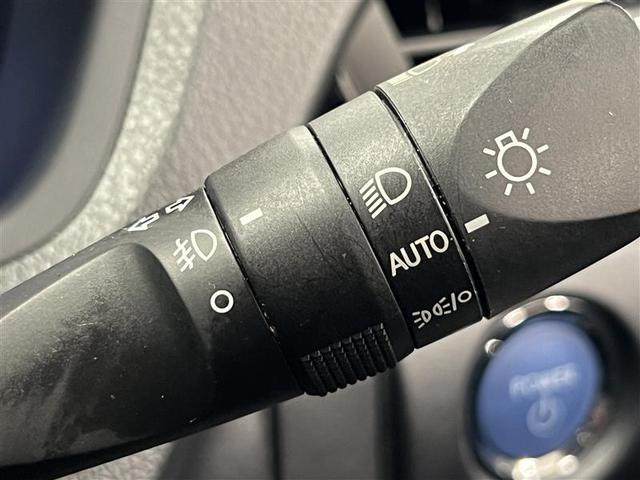 ノア ハイブリッドＳｉ　ダブルバイビーＩＩＩ　地デジ　バックモニター　両側ＰＳＤ　ＬＥＤ　ナビ＆ＴＶ　ＤＶＤ　横滑り防止装置　アルミホイール　スマキー　エアバッグ　クルコン　ＡＣ　３列シート　キーフリー　１オ－ナ－　ＥＴＣ　メモリーナビ（10枚目）