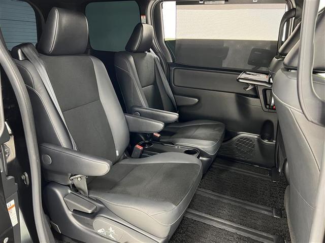 ノア ハイブリッドＳｉ　ダブルバイビーＩＩＩ　地デジ　バックモニター　両側ＰＳＤ　ＬＥＤ　ナビ＆ＴＶ　ＤＶＤ　横滑り防止装置　アルミホイール　スマキー　エアバッグ　クルコン　ＡＣ　３列シート　キーフリー　１オ－ナ－　ＥＴＣ　メモリーナビ（25枚目）