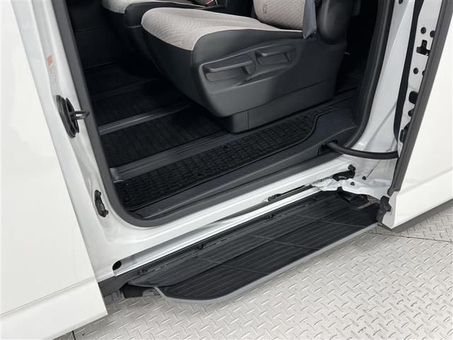 ノア ハイブリッドG 衝突回避支援パッケージ ブラインドスポットモニター リヤクロストラフィックアラート コネクテッドナビプラス CD/DVD パノラミックビュー ETC2.0 ドラレコ ユニバーサルステップ 点検記録簿(6枚目)