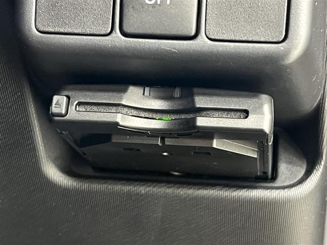 アクア Ｓ　スマートキープッシュスタート　キーレスエントリ　イモビ　ナビ＆ＴＶ　オートエアコン　デュアルエアバック　ＥＳＣ　Ｂカメラ　パワーウィンドウ　ＥＴＣ　ＳＲＳ　ワンセグＴＶ　パワーステアリング　ＡＢＳ（18枚目）