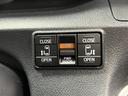 運転席からも自動スライドドアの開閉操作ができます!