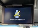 後席モニター付!長時間の移動の際、後ろに乗った人も退屈することなく過ごせます!