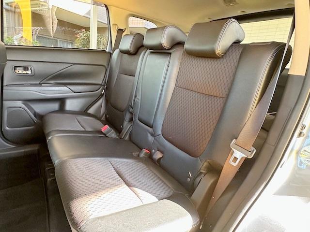 アウトランダーPHEV Gナビパッケージ 修復歴なし 禁煙車 純正SDナビ 衝突軽減ブレーキ 電動リアゲート バックカメラ レーンキープアシスト アダプティブクルコン ETC HID パドルシフト 4WD ステアリングスイッチ 純正アルミ(14枚目)