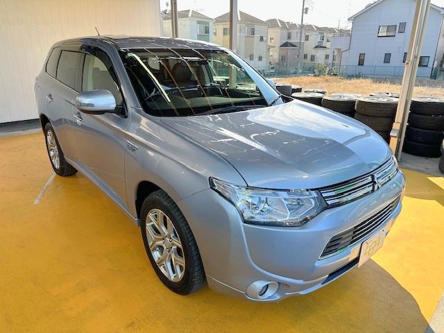 アウトランダーPHEV Gナビパッケージ 修復歴なし 禁煙車 純正SDナビ 衝突軽減ブレーキ 電動リアゲート バックカメラ レーンキープアシスト アダプティブクルコン ETC HID パドルシフト 4WD ステアリングスイッチ 純正アルミ(16枚目)