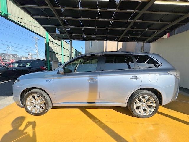アウトランダーPHEV Gナビパッケージ 修復歴なし 禁煙車 純正SDナビ 衝突軽減ブレーキ 電動リアゲート バックカメラ レーンキープアシスト アダプティブクルコン ETC HID パドルシフト 4WD ステアリングスイッチ 純正アルミ(25枚目)