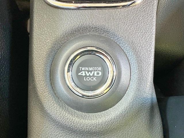 アウトランダーPHEV Gナビパッケージ 修復歴なし 禁煙車 純正SDナビ 衝突軽減ブレーキ 電動リアゲート バックカメラ レーンキープアシスト アダプティブクルコン ETC HID パドルシフト 4WD ステアリングスイッチ 純正アルミ(32枚目)