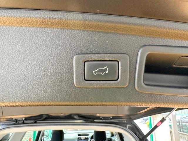 フォレスター ２．０ｉ－Ｓ　アイサイト　修復歴なし　禁煙車　アイサイトＶｅｒ２　社外メモリナビ　電動リアゲート　ブルートゥース　衝突軽減ブレーキ　レーンキープアシスト　ＥＴＣ　アダプティブクルコン　シートヒーター　パドルシフト　アクセスキー（5枚目）