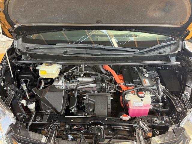 ノア ハイブリッドX ディライトプラス 修復歴なし 社外HDDナビ 衝突軽減ブレーキ 両側自動ドア バックカメラ ブルートゥース 車線逸脱警報 ETC スマートキー プッシュスタート オートハイビーム 横滑防止 LEDライト ミラーウィンカ(10枚目)