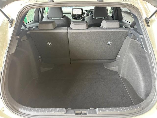 広々としたラゲッジスペース！更にシートアレンジで大きな荷物の収納が出来ます！便利ですよね♪