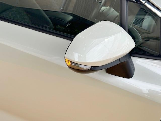 ミラーウィンカーは歩行者の視線の高さに合わせて目に付きやすく、安全性が高まります！それに見た目もオシャレですよね！最近では多くなってきました！ちゃんと付いてますよ！！