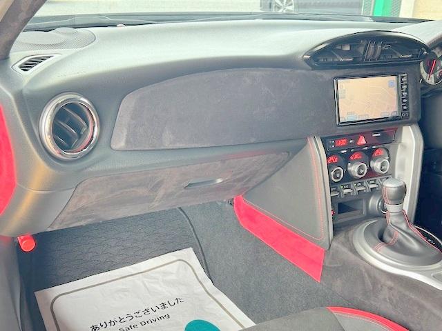 86 GT 修復歴なし 禁煙車 純正SDナビ Bluetooth バックカメラ ETC パドルシフト LEDヘッドライト フォグ プッシュスタート スマートキー MTモード 純正17インチAW オートライト CD(28枚目)