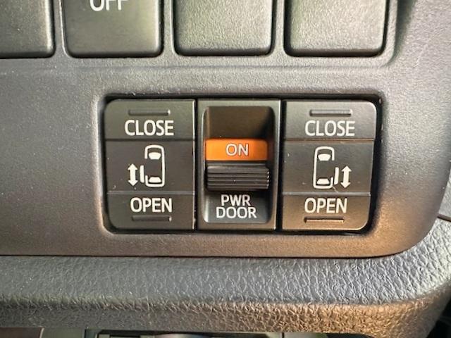 ヴォクシー ZS 煌 修復歴なし 禁煙車 両側パワースライドドア ETC スマートキー オートライト プッシュスタート LEDライト フォグ MTモード付AT 純正フルエアロ 純正16インチアルミホイール ミラーウインカー(2枚目)