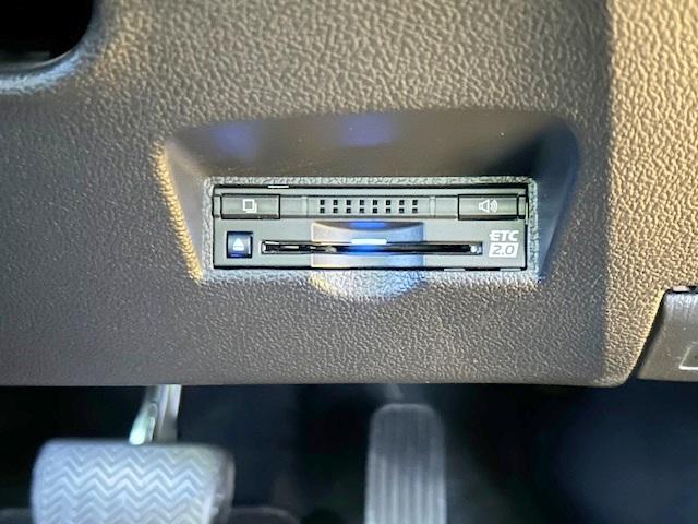 プリウスPHV A 修復歴なし 禁煙車 純正メモリナビ 衝突軽減ブレーキ バックカメラ コーナーセンサー 車線逸脱警報 ブルートゥース ETC2.0 BSM ハンドル&シートヒーター LEDライト フォグ スマートキー(8枚目)