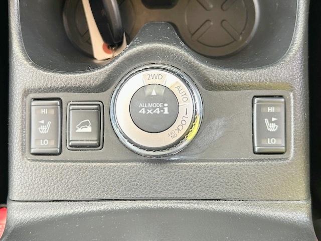 エクストレイル 20X エマージェンシーブレーキパッケージ 修復歴なし 禁煙車 エマージェンシーブレーキ 純正SDナビ バックカメラ 4WD Bluetooth インテリキー フリップダウンモニター ルーフレール ETC フルセグTV DVD再生 CD(5枚目)