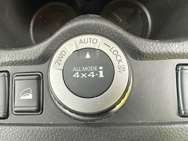 エクストレイル ２０Ｘ　修復歴なし　禁煙車　純正ＳＤナビ　バックカメラ　４ＷＤ　フリップダウンモニタ　Ｂｌｕｅｔｏｏｔｈ　インテリキー　プッシュスタート　シートヒーター　ルーフレール　７人乗り　フルセグＴＶ　ＤＶＤ再生　ＣＤ（5枚目）