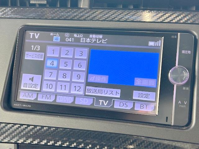 プリウス Sツーリングセレクション・G’s 修復歴なし 禁煙車 純正SDナビ Bluetooth ETC HIDヘッドライト バックカメラ プッシュスタート スマートキー フルセグTV DVD再生 CD(2枚目)
