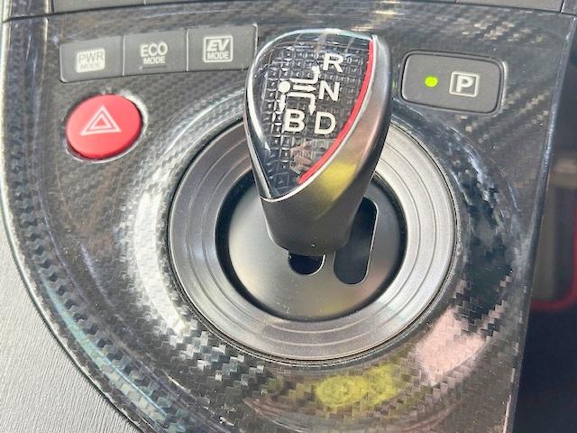 プリウス Sツーリングセレクション・G’s 修復歴なし 禁煙車 純正SDナビ Bluetooth ETC HIDヘッドライト バックカメラ プッシュスタート スマートキー フルセグTV DVD再生 CD(6枚目)