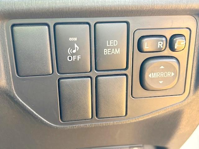 プリウス Sツーリングセレクション・G’s 修復歴なし 禁煙車 純正SDナビ Bluetooth ETC HIDヘッドライト バックカメラ プッシュスタート スマートキー フルセグTV DVD再生 CD(8枚目)