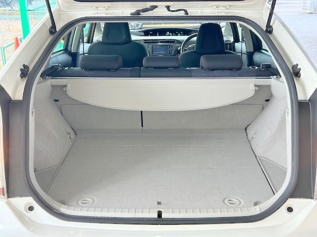 プリウス Sツーリングセレクション・G’s 修復歴なし 禁煙車 純正SDナビ Bluetooth ETC HIDヘッドライト バックカメラ プッシュスタート スマートキー フルセグTV DVD再生 CD(29枚目)