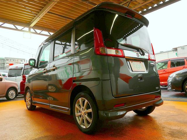 CVT車です。エンジン回転数と車速の関係を自由に設定できることから、エンジン出力を非常に効率よく活用でき、従来のATやMTにあった変速ショックを皆無にでき燃費面でも大きなメリットです!