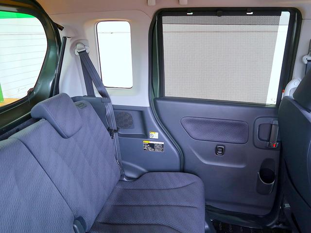 ロール収納型サンシェード付き!心地よい風を通して日差しと気になる視線をしっかりブロック♪これは女性にはかなり嬉しいですよね。