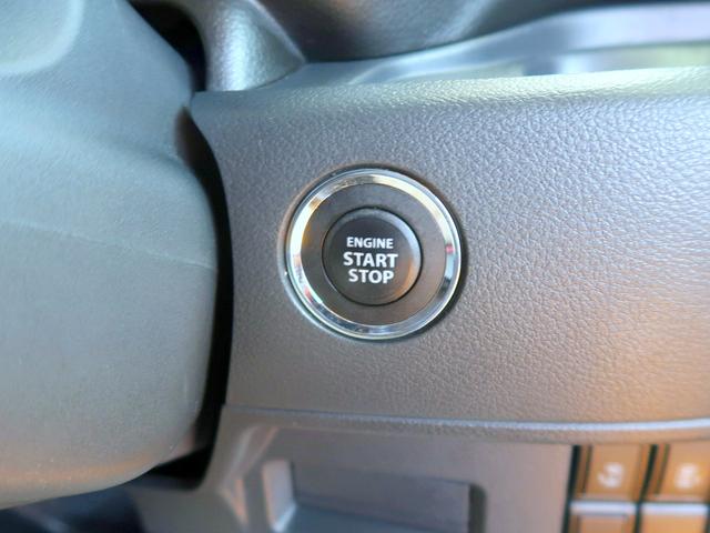 プッシュスターターです!鍵はポケットなどに入れたまま、ボタンをポチっと押せばエンジン始動!一度使えば手放せない装備品です!