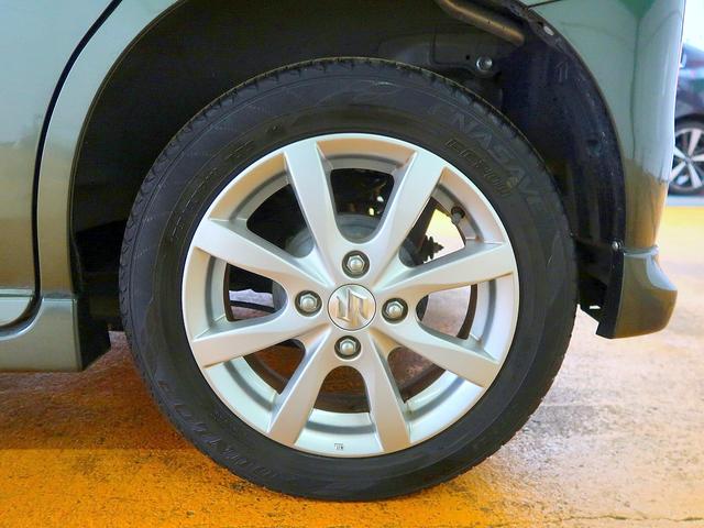 純正14インチアルミです!デザイン重視はもちろんの事、ばね下重量を軽くしてさらに燃費にも貢献しますよ!