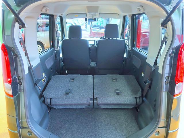 広々としたラゲッジスペース!更にシートアレンジで大きな荷物の収納が出来ます!便利ですよね♪