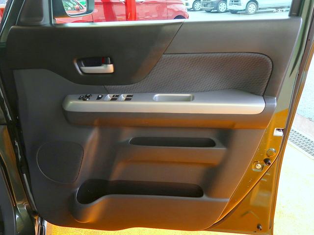 運転席側ドアの内張りです!