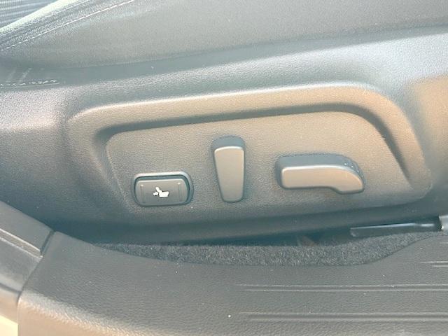 パワーシート付き！自分にあった微妙なドライブポジションの調整が出来ます！重宝される装備です！結構便利ですよ！