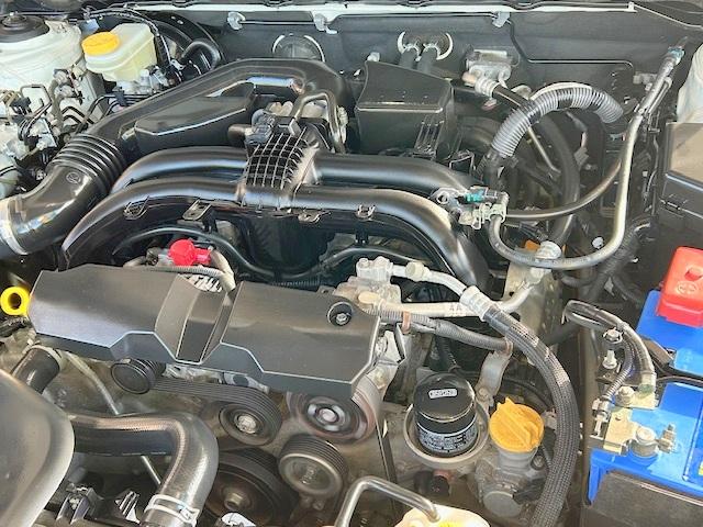 エンジンルームの状態もキレイで機関も良好です！当社では仕入時に９０ヵ所以上の点検項目の確認や試乗も実施してます！問題のない車両を店頭にて販売しております！