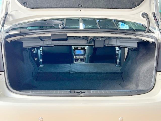 意外に広いトランクルーム！奥行きもあってゴルフバックも積めますし、大きな荷物も収納できます！