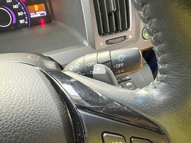 ステップワゴンスパーダ Ｚｉ　修復歴なし　禁煙車　両側パワースライドドア　衝突軽減ブレーキ　純正ＨＤＤナビ　全周囲モニター　ＥＴＣ　スマートキー　アダプティブクルコン　横滑り防止装置　パドルシフト　フルセグＴＶ　ＤＶＤ再生　ＣＤ（7枚目）