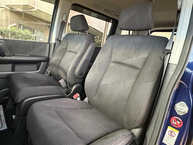 ステップワゴンスパーダ Ｚｉ　修復歴なし　禁煙車　両側パワースライドドア　衝突軽減ブレーキ　純正ＨＤＤナビ　全周囲モニター　ＥＴＣ　スマートキー　アダプティブクルコン　横滑り防止装置　パドルシフト　フルセグＴＶ　ＤＶＤ再生　ＣＤ（30枚目）