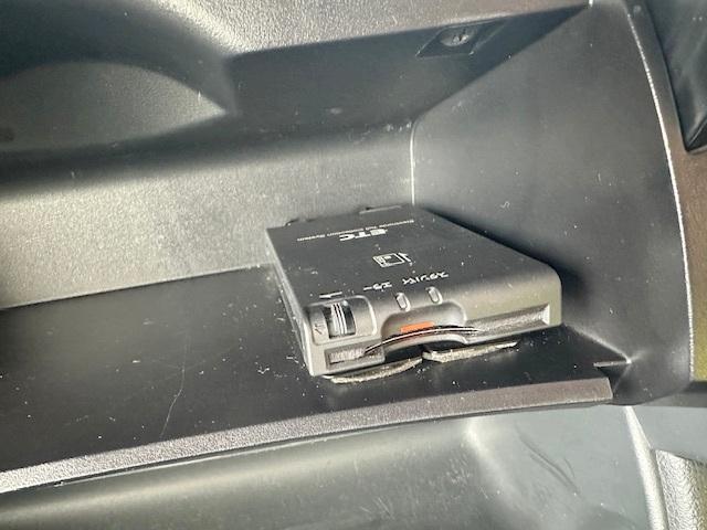 セレナ ライダー S-ハイブリッド 修復歴なし 社外SDナビ 両側自動ドア バックカメラ Bluetoothオーディオ ETC オートクルコン 革巻ステア インテリキー プッシュスタート フリップダウンモニタ 横滑り防止 純正フルエアロ(5枚目)