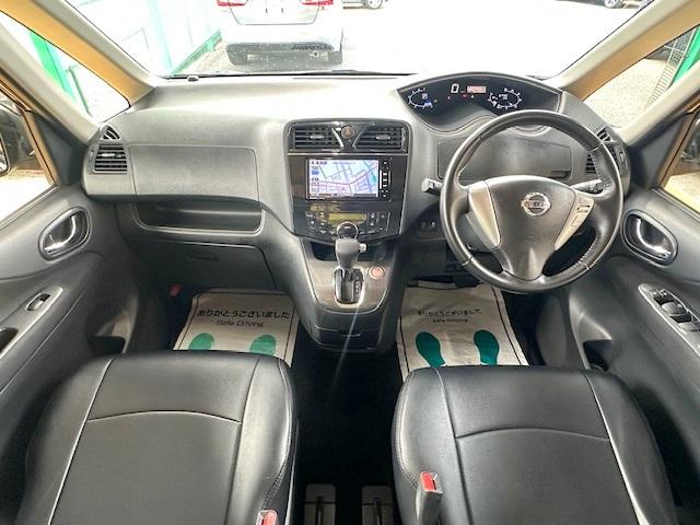 セレナ ライダー S-ハイブリッド 修復歴なし 社外SDナビ 両側自動ドア バックカメラ Bluetoothオーディオ ETC オートクルコン 革巻ステア インテリキー プッシュスタート フリップダウンモニタ 横滑り防止 純正フルエアロ(10枚目)