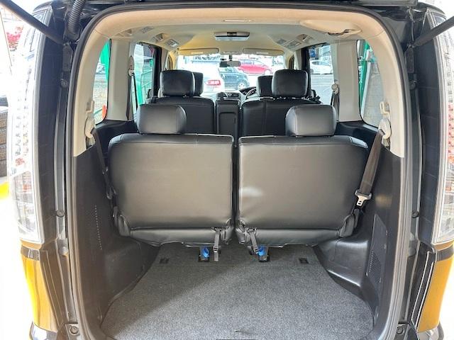 セレナ ライダー S-ハイブリッド 修復歴なし 社外SDナビ 両側自動ドア バックカメラ Bluetoothオーディオ ETC オートクルコン 革巻ステア インテリキー プッシュスタート フリップダウンモニタ 横滑り防止 純正フルエアロ(14枚目)